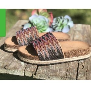 NWOT Aztec beaded flat Sandals nature breeze
